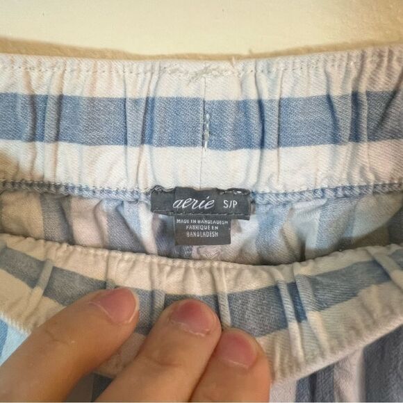 ✨ Aerie Women’s Blue White Striped Elastic Waistband Shorts Small - Picture 4 of 9